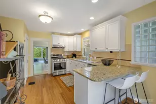 155 Florentia St, Seattle, WA 98109 - Photo 15