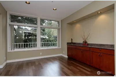 600 Bellevue Way SE #J201, Bellevue, WA 98004 - Photo 5