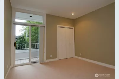 600 Bellevue Way SE #J201, Bellevue, WA 98004 - Photo 9