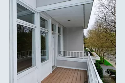 600 Bellevue Way SE #J201, Bellevue, WA 98004 - Photo 3