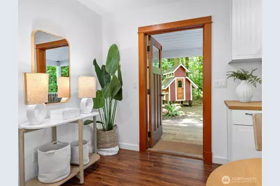 7026 Island Center Road NE, Bainbridge Island, WA 98110 - Photo 7