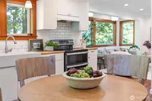 7026 Island Center Rd NE, Bainbridge Island, WA 98110 - Photo 9
