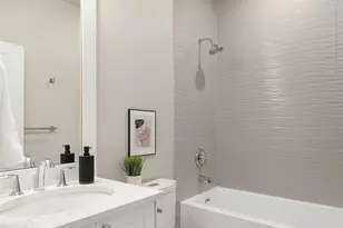 746 Broadway E, Seattle, WA 98102 - Photo 25