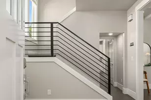 746 Broadway E, Seattle, WA 98102 - Photo 3