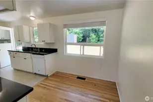 12051 SE 42nd St, Bellevue, WA 98006 - Photo 5