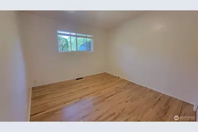 12051 SE 42nd Street, Bellevue, WA 98006 - Photo 9