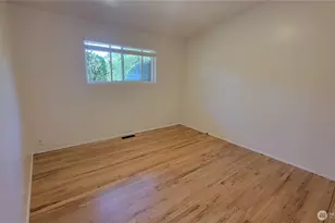12051 SE 42nd St, Bellevue, WA 98006 - Photo 9