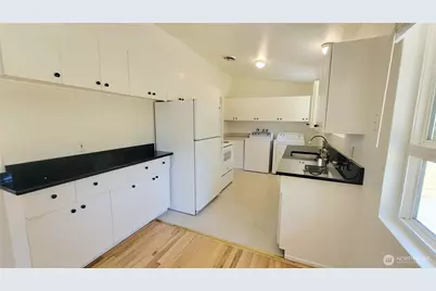 12051 SE 42nd Street, Bellevue, WA 98006 - Photo 11