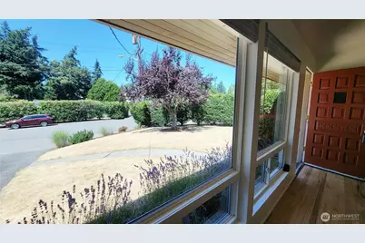 12051 SE 42nd Street, Bellevue, WA 98006 - Photo 3
