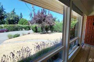 12051 SE 42nd St, Bellevue, WA 98006 - Photo 3
