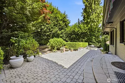 1637 Broadmoor Drive E, Seattle, WA 98112 - Photo 33