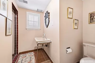 1637 Broadmoor Drive E, Seattle, WA 98112 - Photo 23