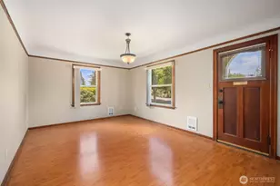 102 S 68th St, Tacoma, WA 98408 - Photo 7
