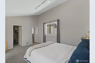 14300 32nd Avenue NE #408, Seattle, WA 98125 - Photo 33