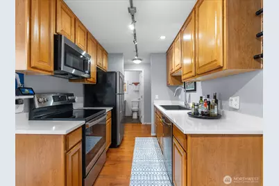 14300 32nd Avenue NE #408, Seattle, WA 98125 - Photo 3