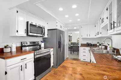 13730 15th Avenue NE #G204, Seattle, WA 98125 - Photo 9