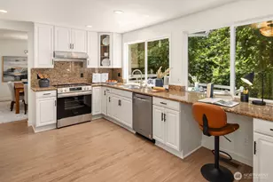 13241 SE 57th St, Bellevue, WA 98006 - Photo 9