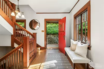 2077 E Howe Street, Seattle, WA 98112 - Photo 1