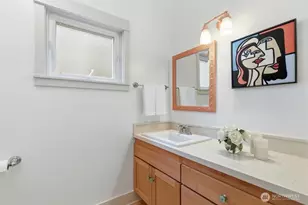 108 N 54th St, Seattle, WA 98103 - Photo 13