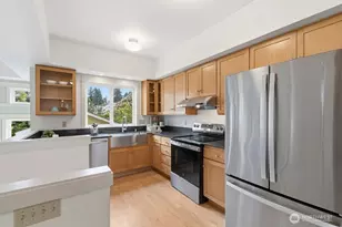108 N 54th St, Seattle, WA 98103 - Photo 7
