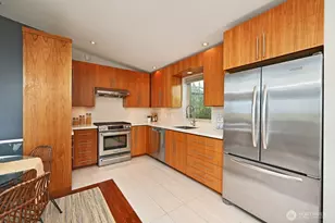 8218 2nd Ave NE, Seattle, WA 98115 - Photo 5