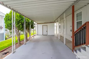 2240 W Broadway Ave, Moses Lake, WA 98837 - Photo 3