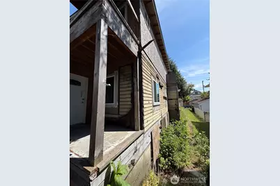 6242 Flora Avenue S, Seattle, WA 98108 - Photo 7