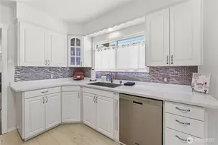 710 N 68th St, Seattle, WA 98103 - Photo 19