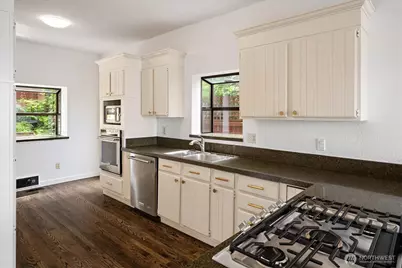 2364 Hobart Avenue SW, Seattle, WA 98116 - Photo 15
