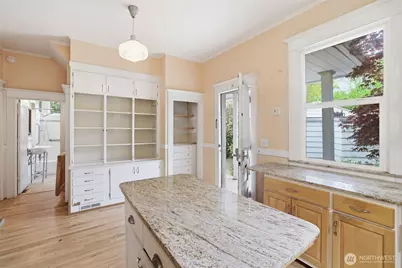6238 Woodlawn Avenue N, Seattle, WA 98103 - Photo 11