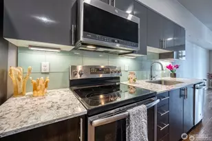1085 103rd Ave NE, Bellevue, WA 98004 - Photo 5