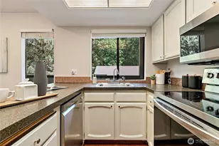 10819 NE 37th Pl, Bellevue, WA 98004 - Photo 7