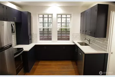 417 Minor Avenue N, Seattle, WA 98109 - Photo 21