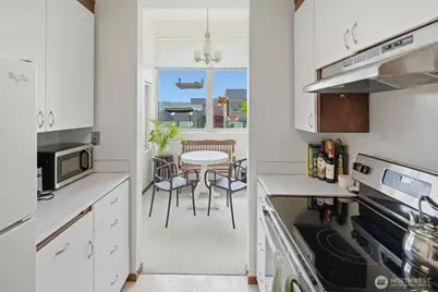 2362 Franklin Avenue E, Seattle, WA 98102 - Photo 19