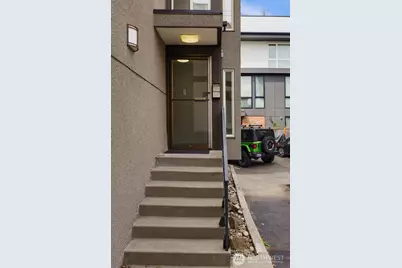 2362 Franklin Avenue E, Seattle, WA 98102 - Photo 13