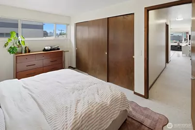 2362 Franklin Avenue E, Seattle, WA 98102 - Photo 17
