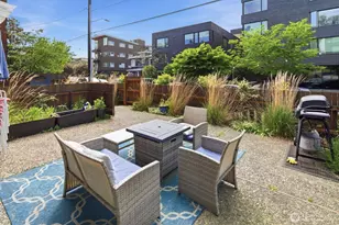 2362 Franklin Ave E, Seattle, WA 98102 - Photo 9