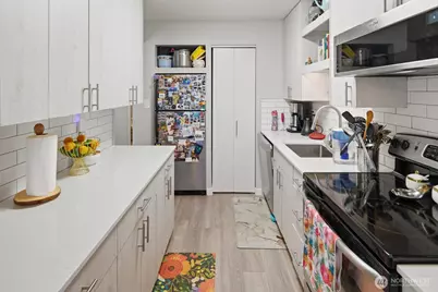 2362 Franklin Avenue E, Seattle, WA 98102 - Photo 3