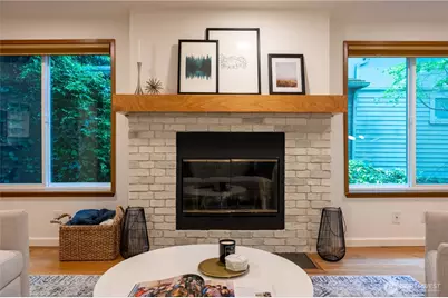 1028 Lakeview Boulevard E #8, Seattle, WA 98102 - Photo 3