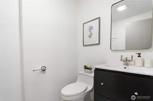 1028 Lakeview Blvd E, Seattle, WA 98102 - Photo 13