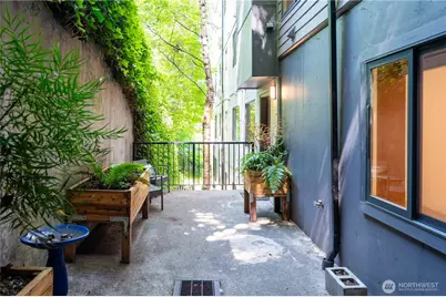 1028 Lakeview Boulevard E #8, Seattle, WA 98102 - Photo 29