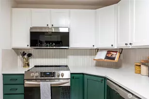 1028 Lakeview Blvd E, Seattle, WA 98102 - Photo 9