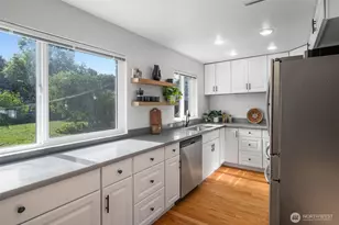 10617 39th Ave SW, Seattle, WA 98146 - Photo 9
