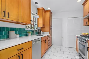 8205 19th Ave NE, Seattle, WA 98115 - Photo 9