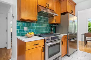 8205 19th Ave NE, Seattle, WA 98115 - Photo 11