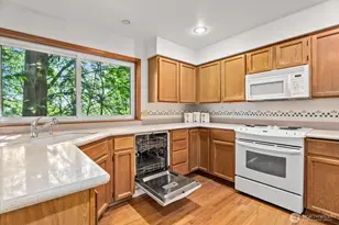 8561 135th Ave SE, Newcastle, WA 98059 - Photo 9