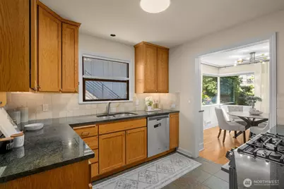2456 3rd Avenue W, Seattle, WA 98119 - Photo 11