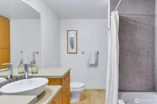 413 NE 70th St, Seattle, WA 98115 - Photo 19