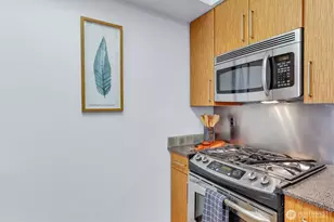 413 NE 70th St, Seattle, WA 98115 - Photo 15