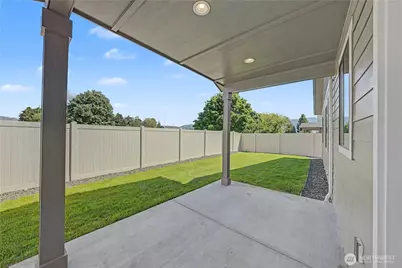 557 S Perry Avenue, East Wenatchee, WA 98802 - Photo 17